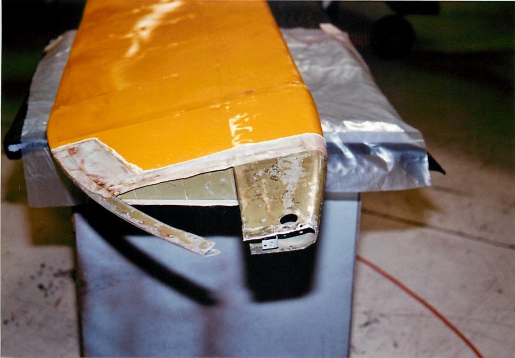Stearman-11-Repairing-wing-tip-structure